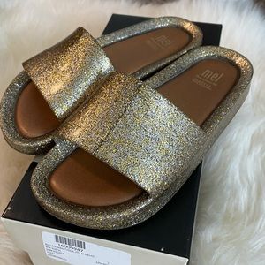Girls Mini Melissa gold slides